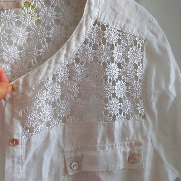 Fenn Wright Manson Women's White Linen Blouse with Lace Yole - Picture 4 of 7